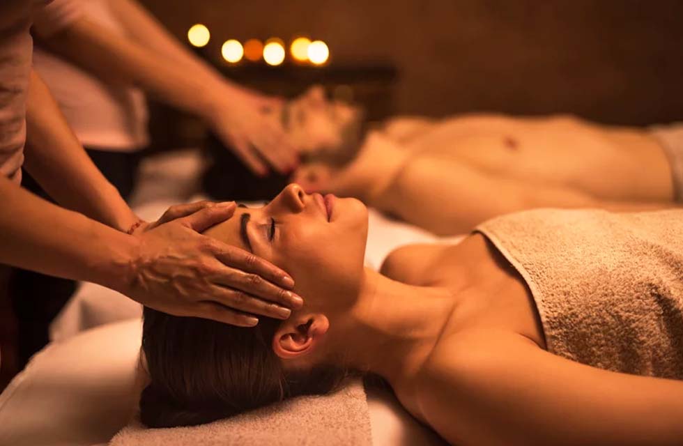 60-Minute Ultimate Aromatherapy Couples Massage at Cleopatra's Spa