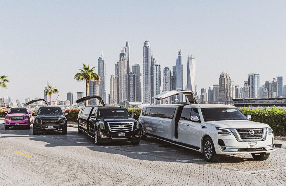 One-Hour Limousine Ride by Dubai Exotic Limo for Up to 28 People - WONDERDAYS