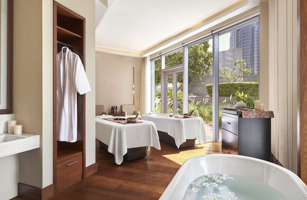 Anantara Spa Downtown Couple Massage with CÉ LA VI Lunch for Two - WONDERDAYS