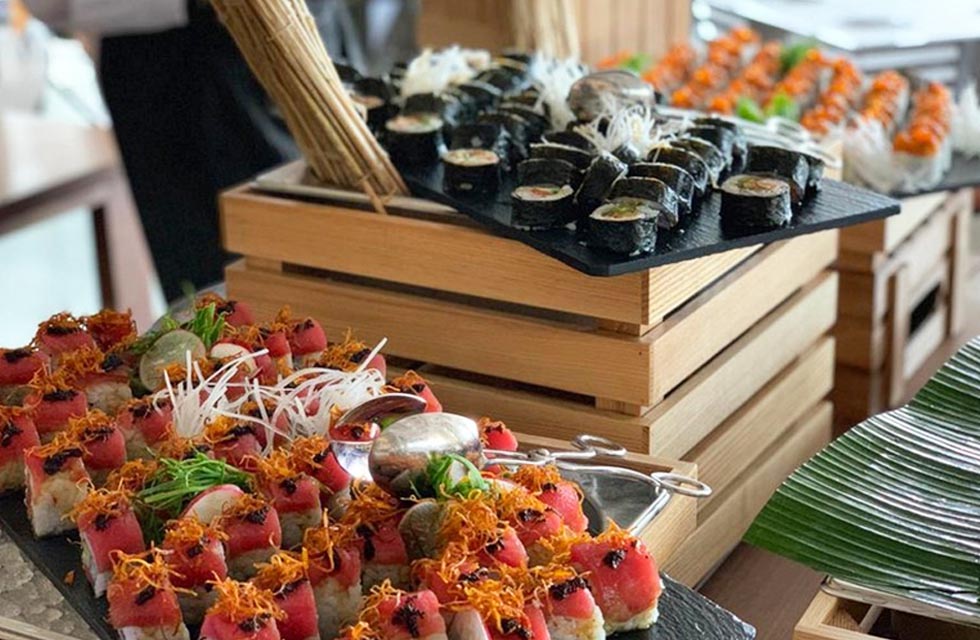 2 People for the Price of 1: Saturday Brunch with House Drinks at Royal M Hotel AUH | Food and Drink at Wondergifts