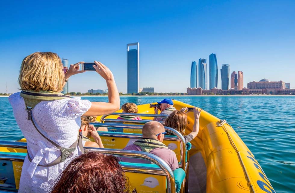 Scenic 60-Minute Abu Dhabi Corniche Tour for One