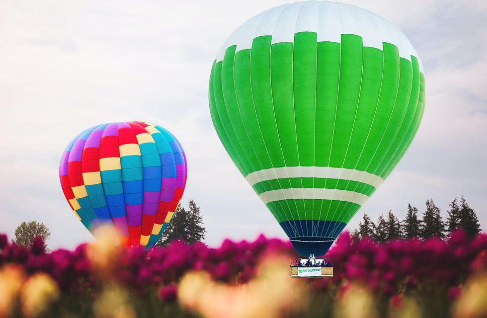 Romantic Hot Air Balloon Gift Box for Two with Flowers & Chocolate | Flying at Wondergifts