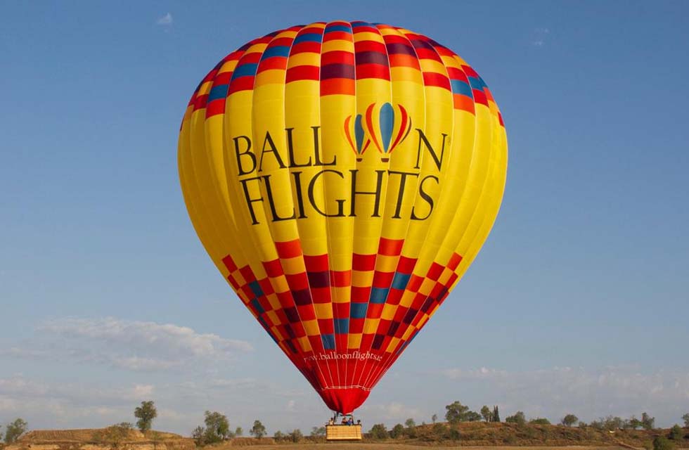 Scenic Balloon Flight with Vintage Car Ride and Breakfast Buffet | Flying at Wondergifts