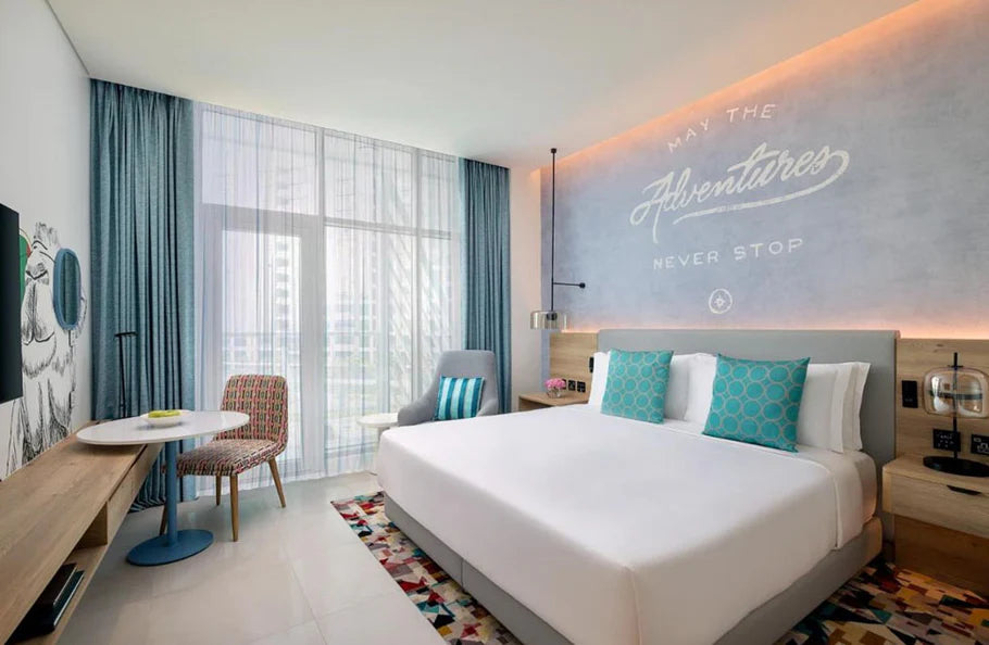 Romantic Luxury Palm Getaway with Aura Skypool Experience for Two | Staycation at Wondergifts