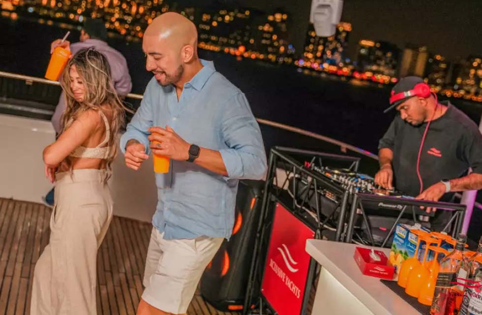 Luxury Superyacht Ride with Brunch & Drinks for Two Through Dubai Harbour