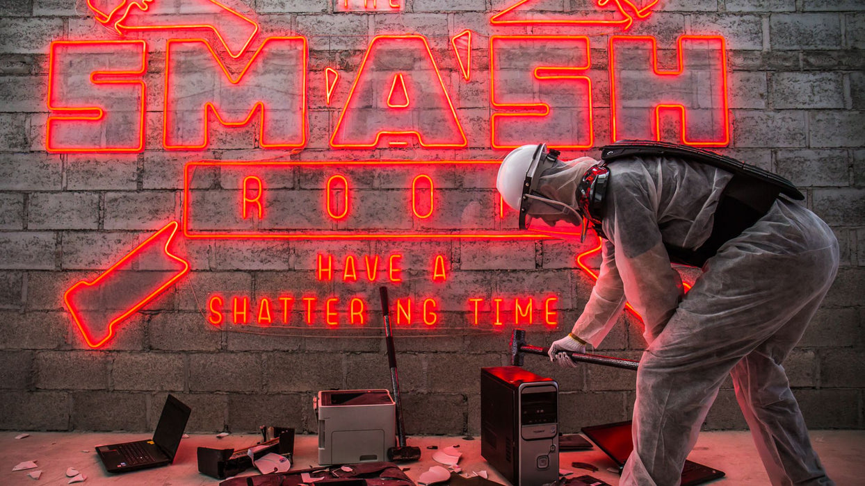 The Smash Room - Smash the stress away and have fun | Adventure at Wondergifts