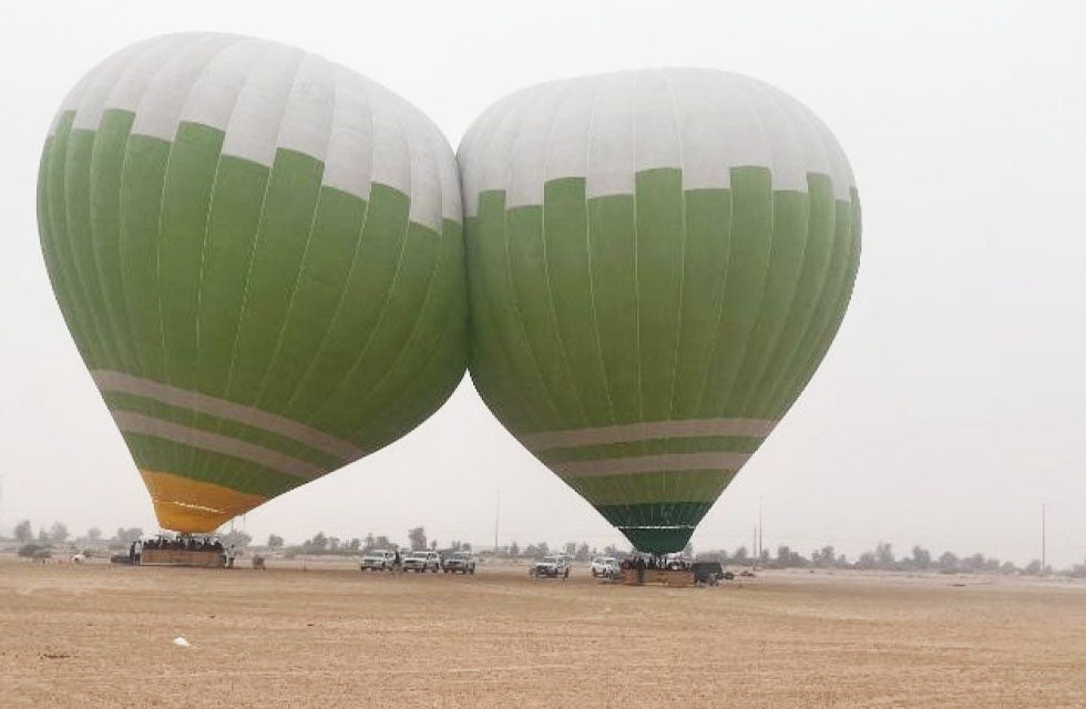 Romantic Hot Air Balloon Gift Box for Two with Flowers & Chocolate | Flying at Wondergifts