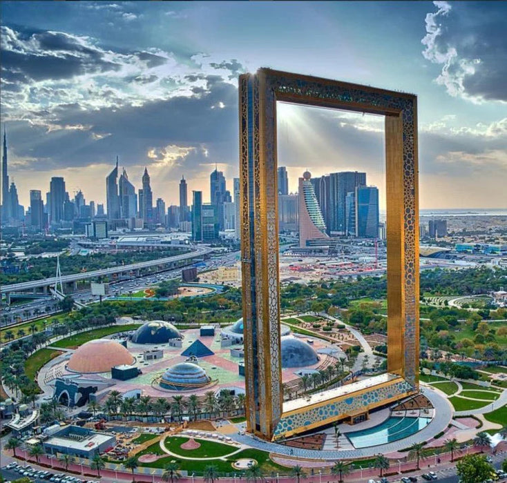 La Perle Show Bronze & Dubai Frame Entry for One - WONDERDAYS