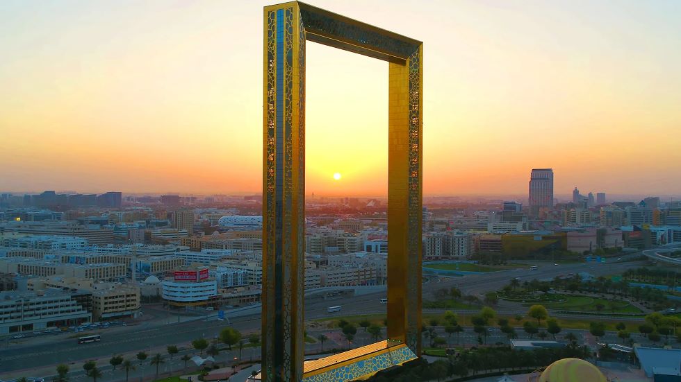 La Perle Show Bronze & Dubai Frame Entry for One - WONDERDAYS