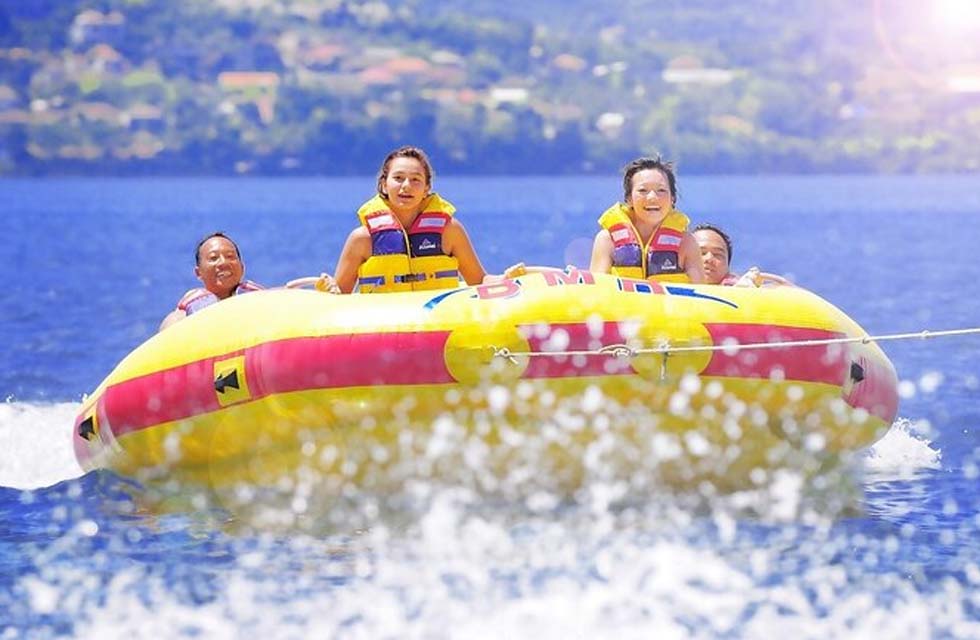 Exciting Banana or Donut Boat Ride in Dubai Marina for Up to 5 People