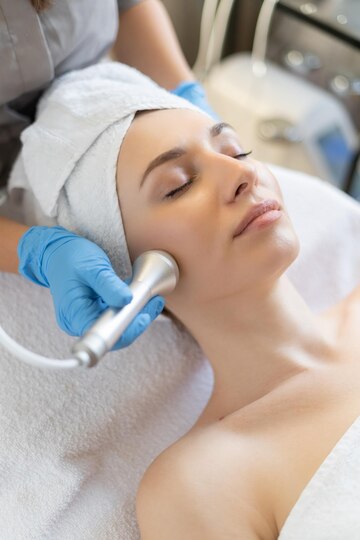 One Hour Normal Facial for One Person at Cutting Edge Marina | Spa & Beauty at Wondergifts