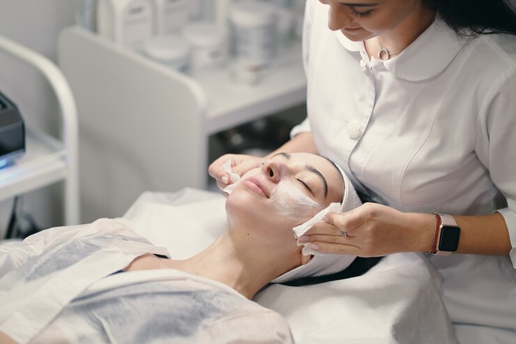 One Hour Normal Facial for One Person at Cutting Edge Marina | Spa & Beauty at Wondergifts