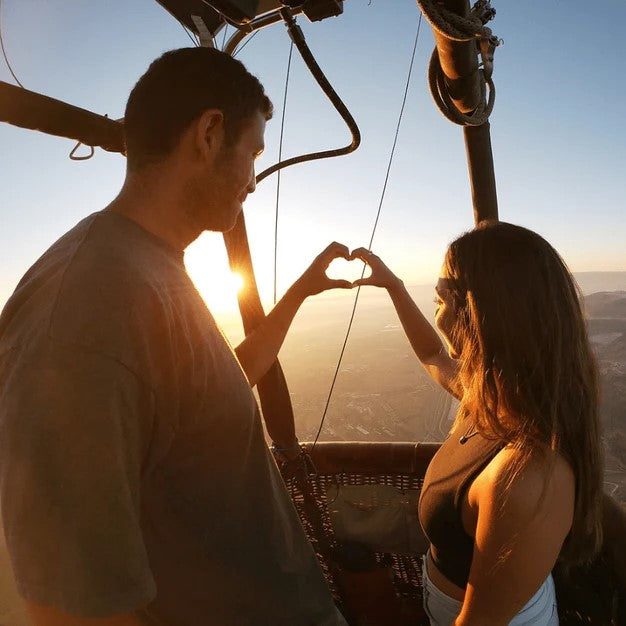 Private Hot Air Balloon Flight Over The Desert - For Up to 18 People | Flying at Wondergifts