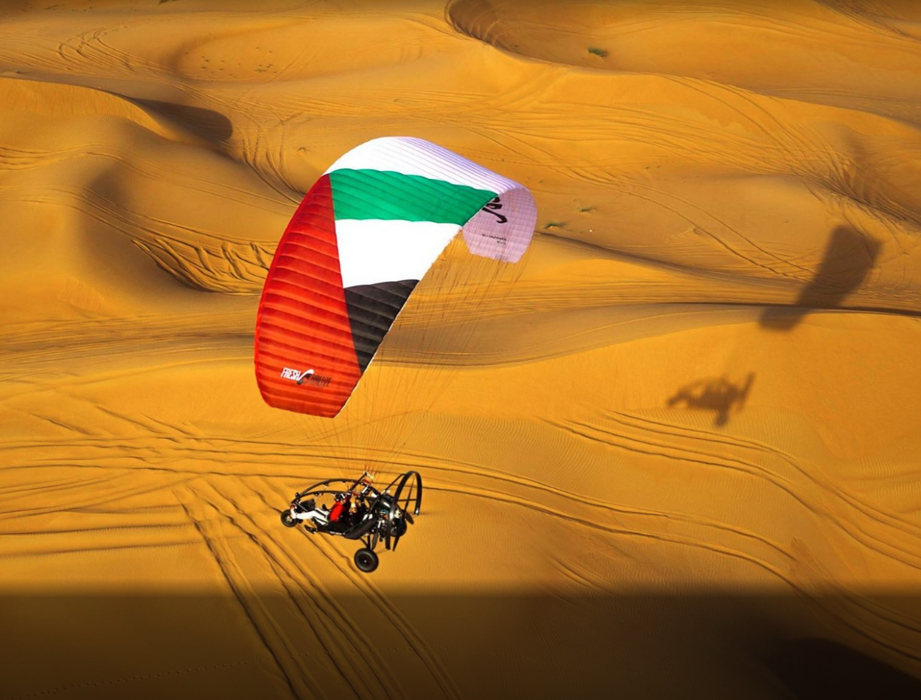 20-Minute Paramotor Adventure Above Dubai Lake