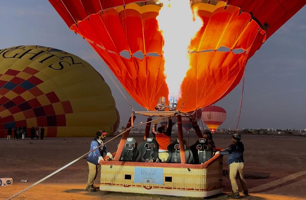 Breakfast in the Sky In a Hot Air Balloon For Up to 4 People | ExperienceLifee LLC at Wondergifts