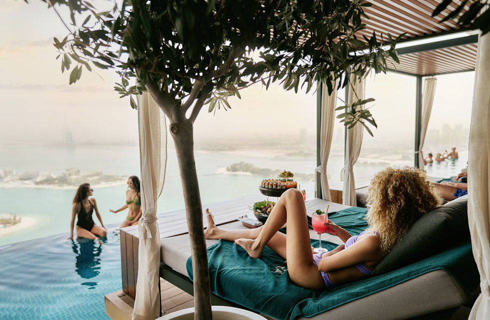 Luxury Aura Skypool Cabana for 2 with Burj Al Arab View, Drinks & Fruit Platter | Days Out at Wondergifts