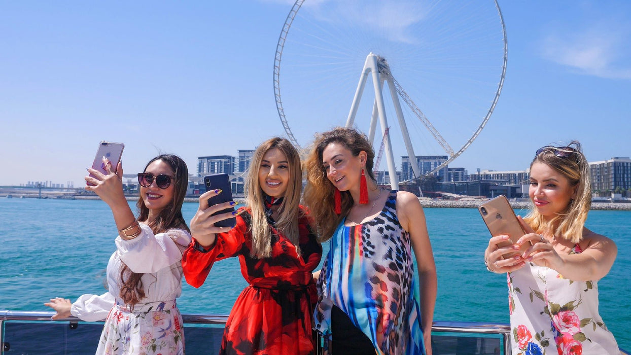 Dubai Marina 2 Hour Morning Yacht Tour for Two with Breakfast | Days Out at Wondergifts