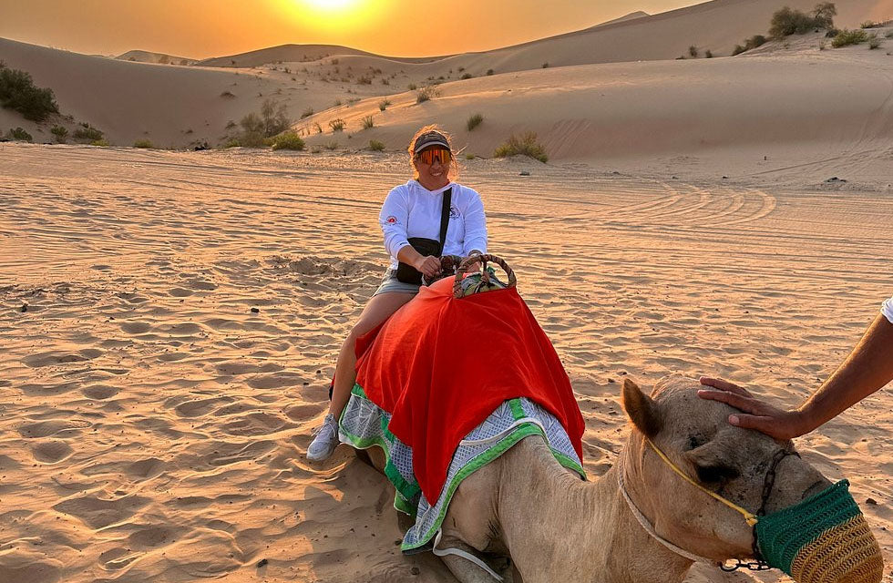 Sunset Desert Safari Experience with BBQ Dinner for One in Abu Dhabi