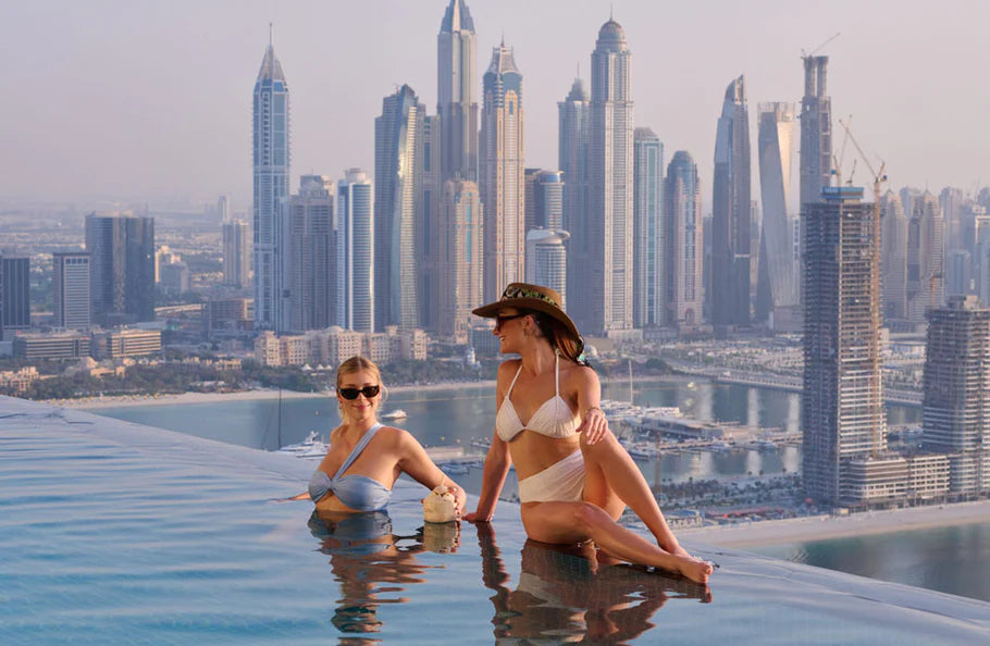 Romantic Luxury Palm Getaway with Aura Skypool Experience for Two | Staycation at Wondergifts