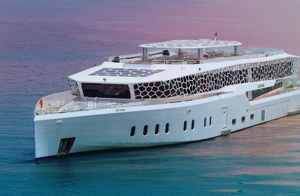 Lotus Megayacht Dinner Cruise with Unlimited Drinks for One